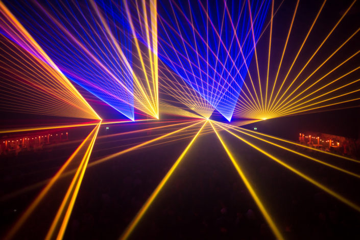 Unvergessliche Lasershow mit USL Veranstaltungstechnik. Wir bringen Stimmung in Ihre Party. Lassen Sie sich für Ihren Event beraten und legen Sie diesen in unsere professionellen Hände